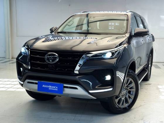 TOYOTA HILUX SW4 2.8 D-4D TURBO DIESEL SRX 7L 4X4 AUTOMÁTICO